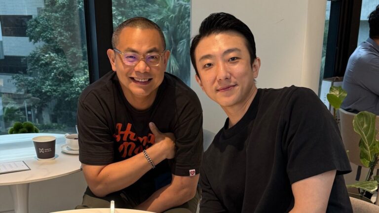 國際名廚江振誠（左）跟藝人懷秋（右）重視健康，日前特別去醫願診所做「健檢」。(圖/醫願診所 提供)