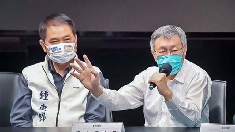 圖說：同為非綠陣營的鍾東錦與柯文哲，長期受到綠營網軍攻擊。(翻攝自鍾東錦粉專)