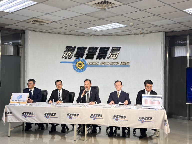 詐團利用政府普發一萬發送釣魚簡訊，刑事局呼籲民眾提高警覺。（記者徐煜勝翻攝）