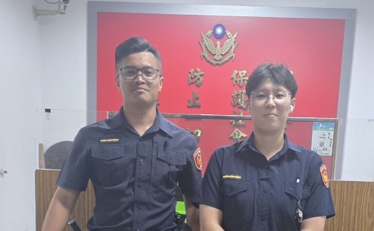 萬華分局莒光所警員曾雍翔（左）、郭寶鍬（右）。