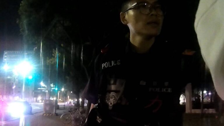 陳姓失聯移工酒駕遭盤查，竟心虛逃跑至青溪公園，仍遭警方攔截圍捕。（記者翻攝）