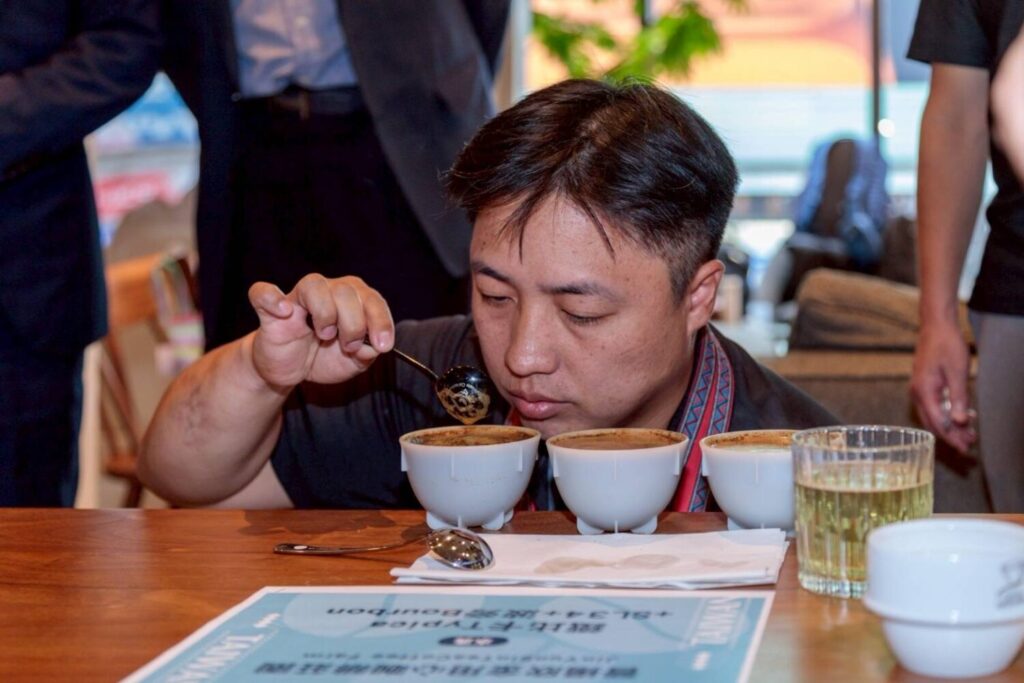 專業杯測。(圖/主辦單位提供)