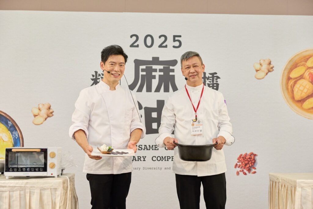 國際名廚Jason Wang及施建發（阿發師）同台展演廚藝秀，以麻油香頌冰淇淋與麻油米香雞，展現麻油料理在創新與傳統之間的多元樣貌。（圖/主辦單位提供）