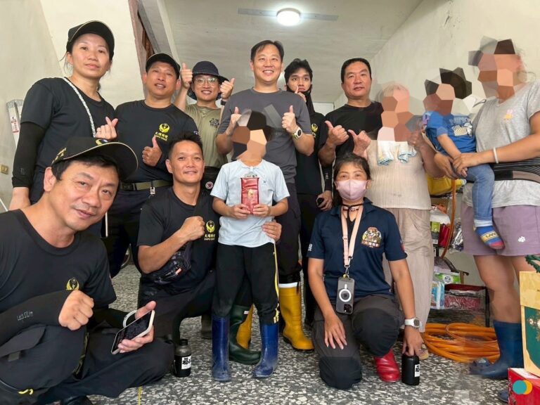 光復阿嬤堅強撐家，新北特搜隊跨縣送暖（圖/記者戴昱弘）