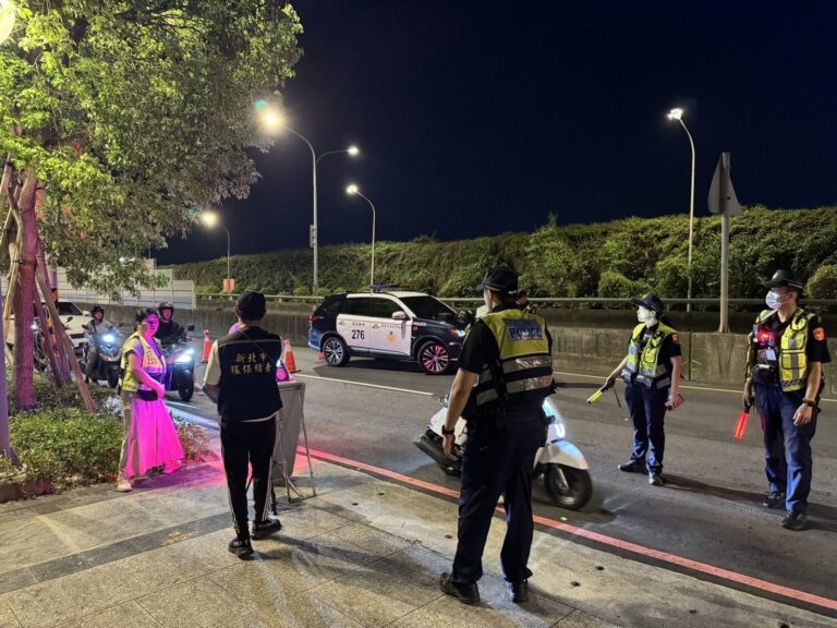 中和分局取締改裝噪音車輛（圖/記者戴昱弘）