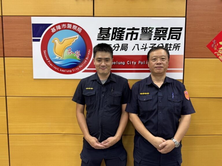 第二分局八斗子分駐所警員黃思傑、巡佐劉蔡祥（左至右）。(圖/記者薛秀蓮 翻攝)