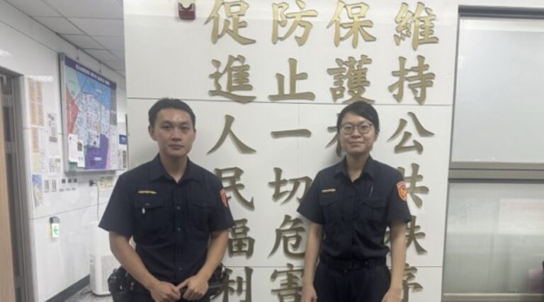 萬華分局龍山派出所警員陳鉅方(左)、陳思妤(右)。