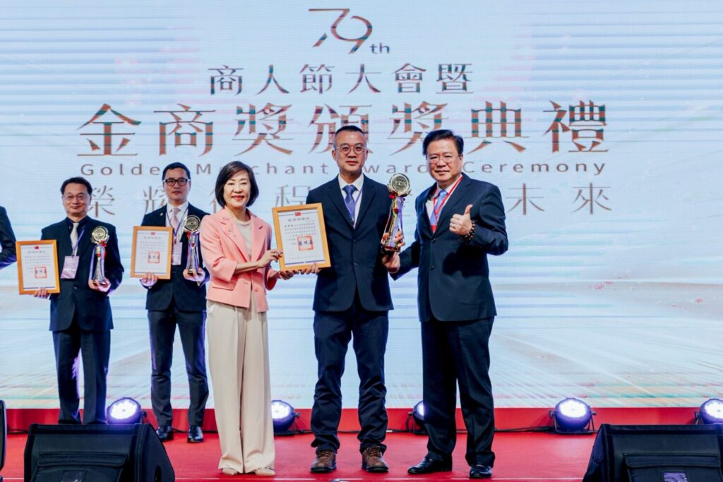 台中知名甜點伴手禮鴻鼎菓子榮獲2025年象徵「企業界奧斯卡」的金商獎。(圖/業者 提供)