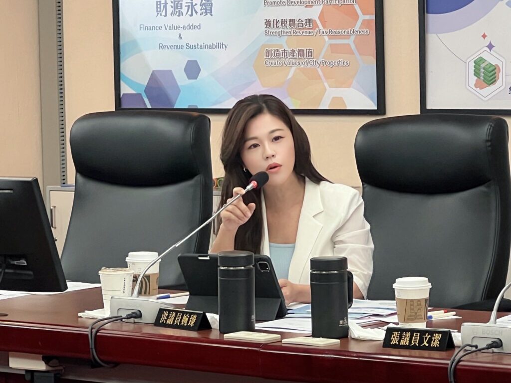 台北市議員洪婉臻成功爭取市府補助豬肉攤1萬元,助攤商度過停宰危機。(翻攝洪婉臻粉專)