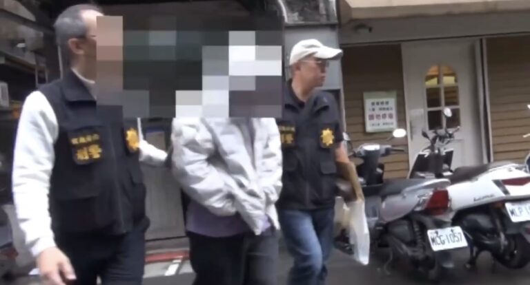 警方拘提鍾嫌。（記者徐煜勝翻攝）