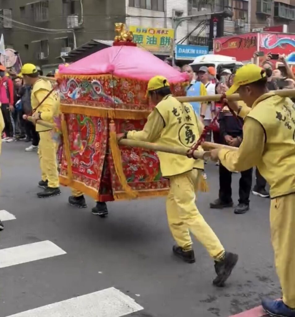 北辰宮48週年遶境祈福,白沙屯媽祖聖駕贊境萬人迎香。(圖/記者澄石翻攝)