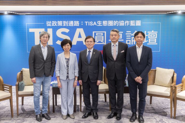 《今周刊》舉辦「從政策到通路:TISA生態圈的協作藍圖」圓桌論壇,由今周刊副社長兼總主筆楊紹華(左一)主持,邀集金管會副主委莊琇媛(左二)、集保結算所董事長林丙輝(中)、投信投顧公會理事長尤昭文(右二),東海大學財經系所客座教授張錫(右一),對談TISA如何成為全民退休保障基石。(圖/今周刊提供)